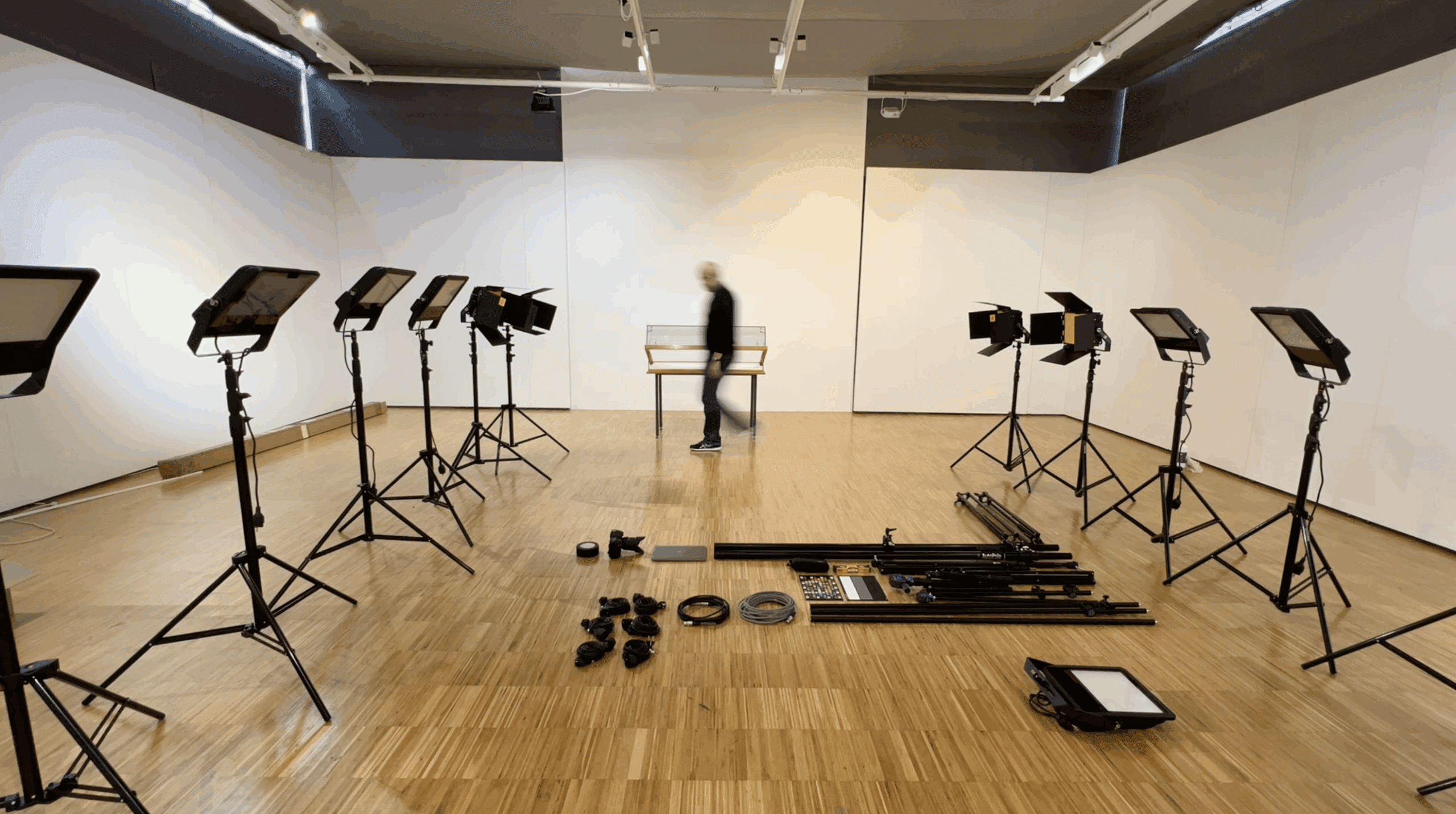 Installation d'une prise de vue pour des toiles grands formats pour le musée de la toile de Jouy